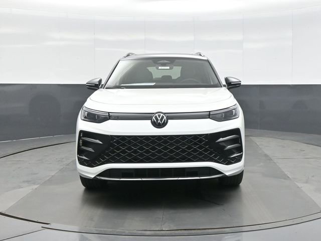 New 2026 Volkswagen Tiguan SE R-Line image 2