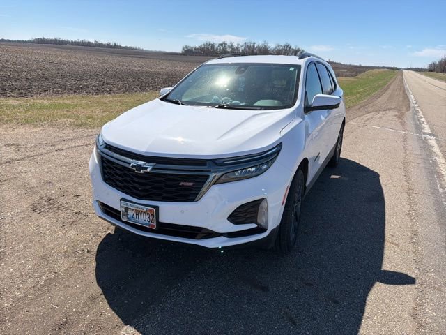 Used 2023 Chevrolet Equinox RS AWD/4WD image 2