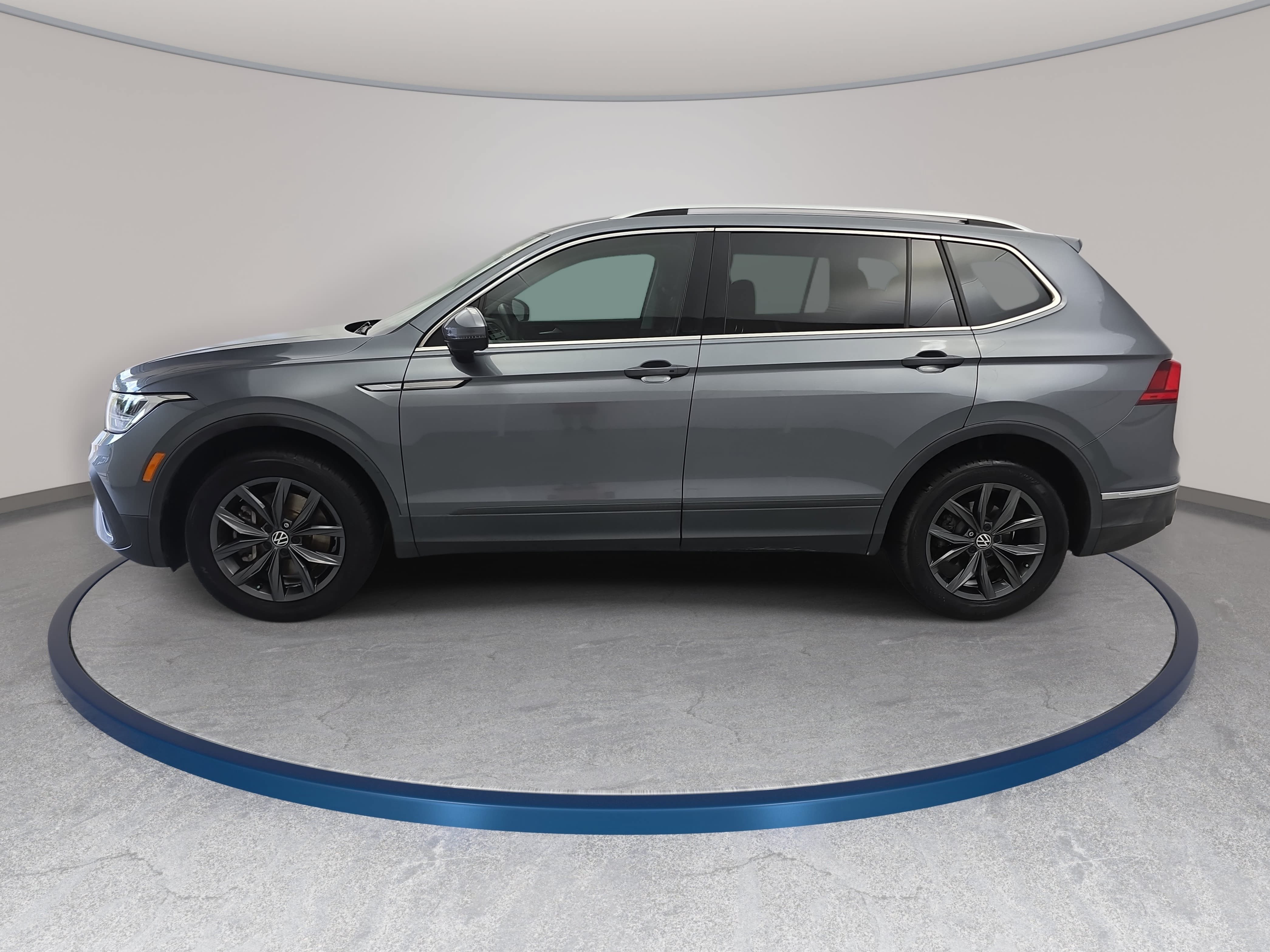 Used 2023 Volkswagen Tiguan SE FWD image 8