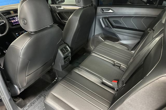 Certified 2022 Volkswagen Tiguan SE R-Line FWD image 15