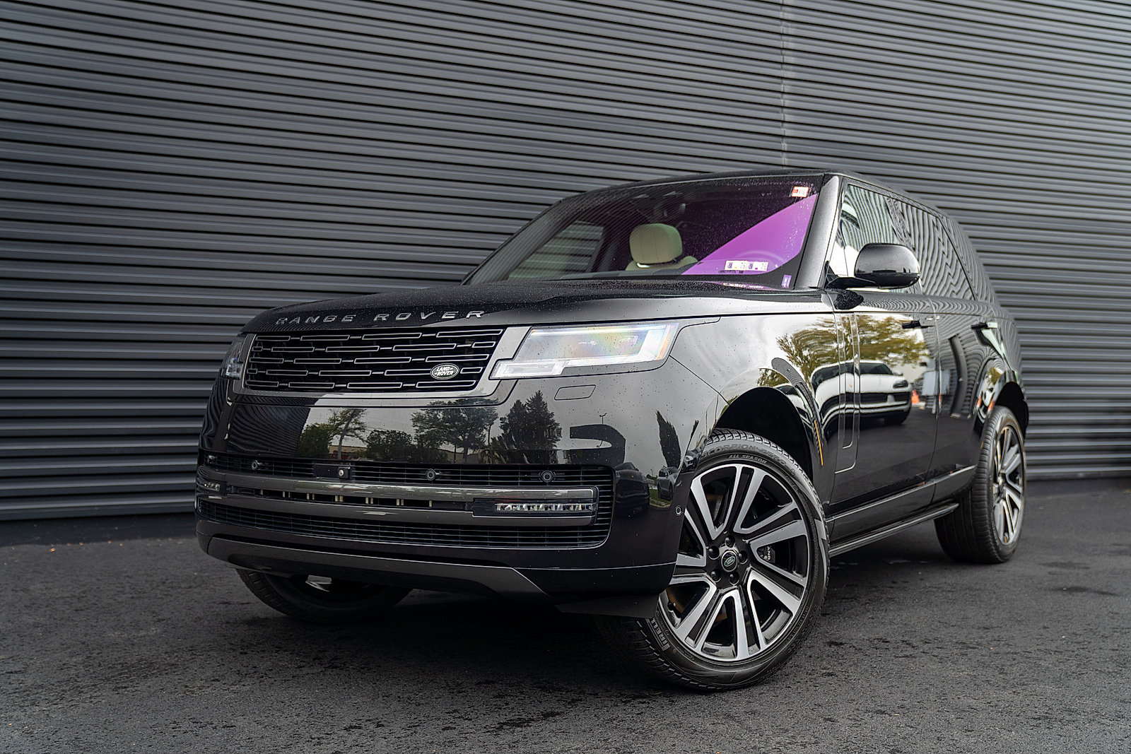 Used 2023 Land Rover Range Rover SE AWD/4WD image 1