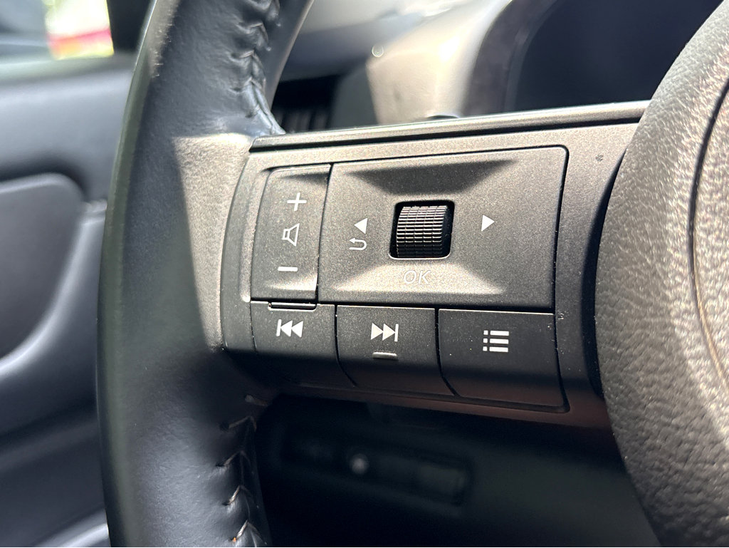 Used 2024 Nissan Pathfinder SV FWD image 17