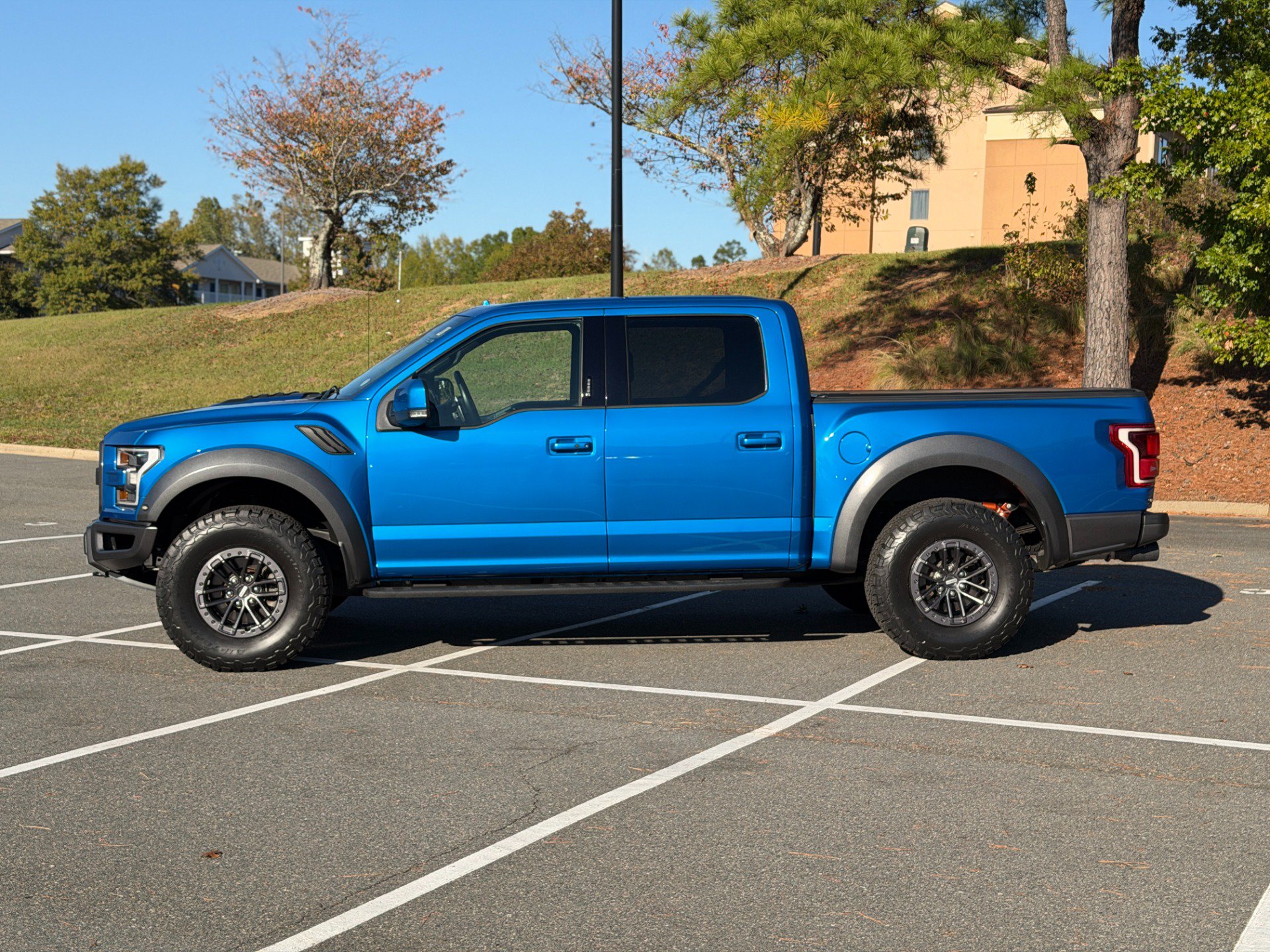 Used 2019 Ford F150 Raptor w/ Equipment Group 802A Luxury AWD/4WD image 6