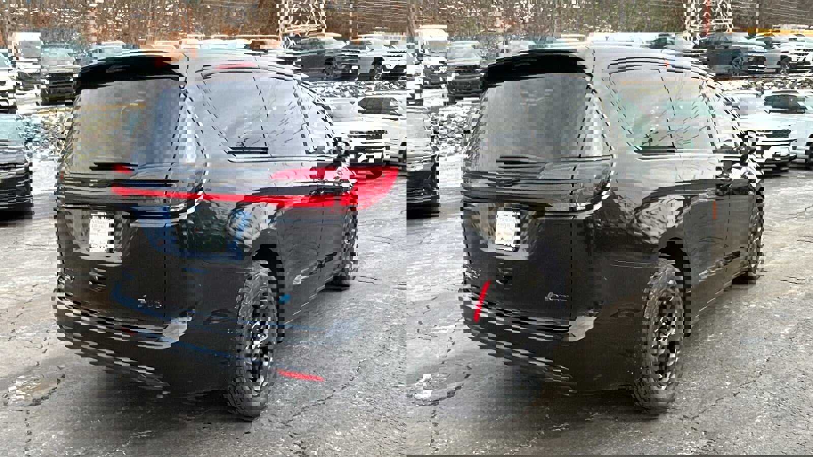 Certified 2022 Chrysler Pacifica Touring-L w/ S Appearance Package image 11