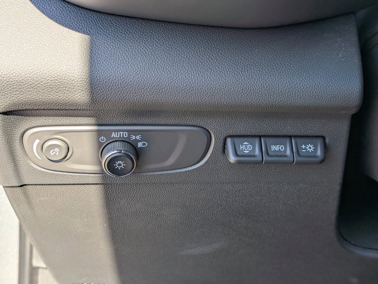 Used 2023 Buick Envision Avenir image 32