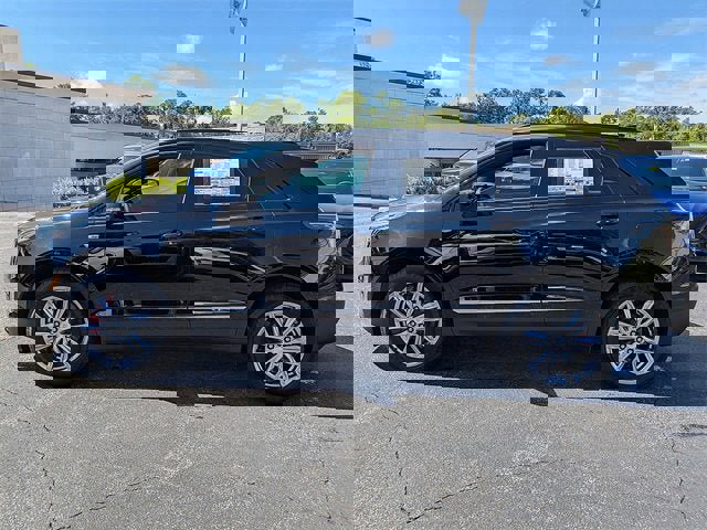 New 2025 Cadillac XT5 Sportv image 2