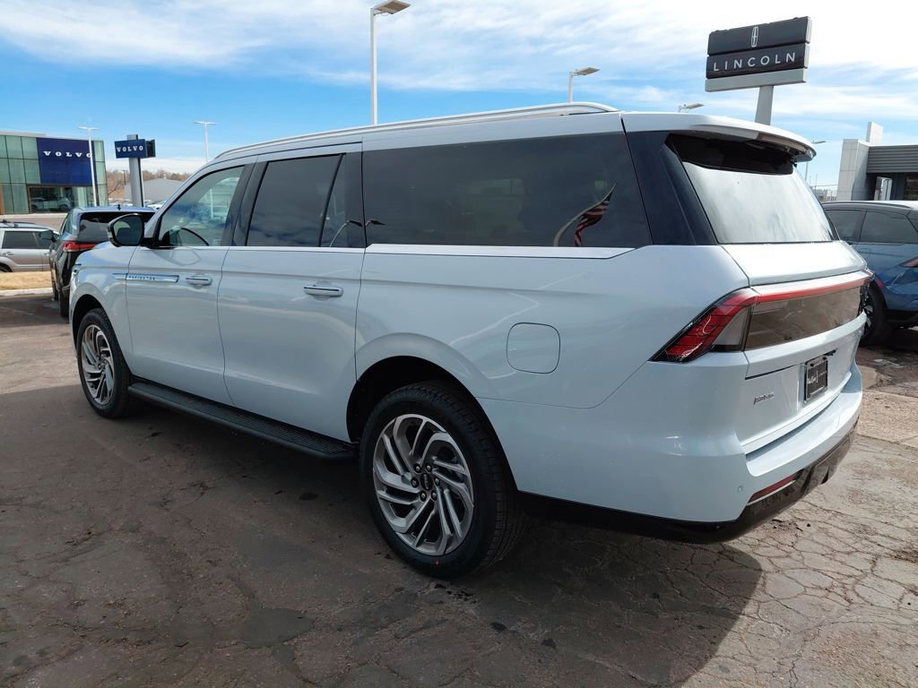 New 2026 Lincoln Navigator L Premier image 7