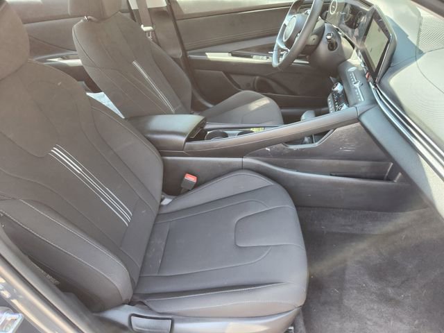 Used 2025 Hyundai Elantra SEL FWD image 12