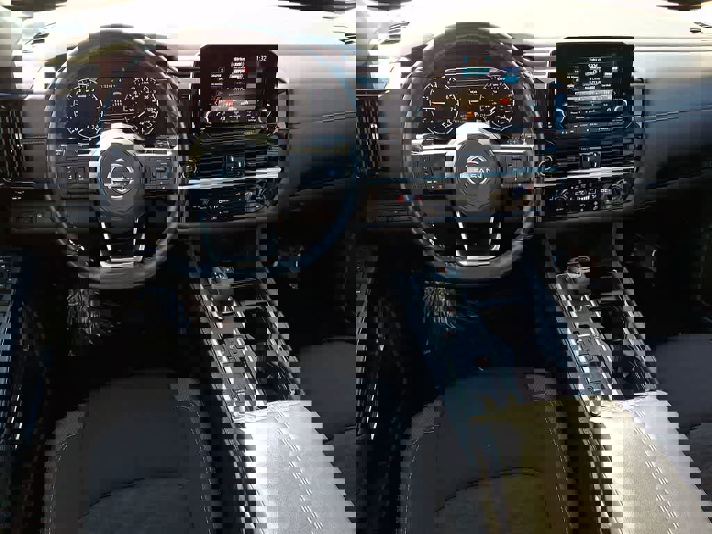 Used 2024 Nissan Pathfinder SV image 12