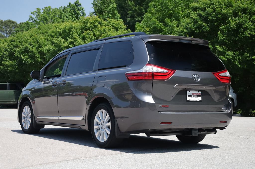 Used 2017 Toyota Sienna LE AWD/4WD image 3