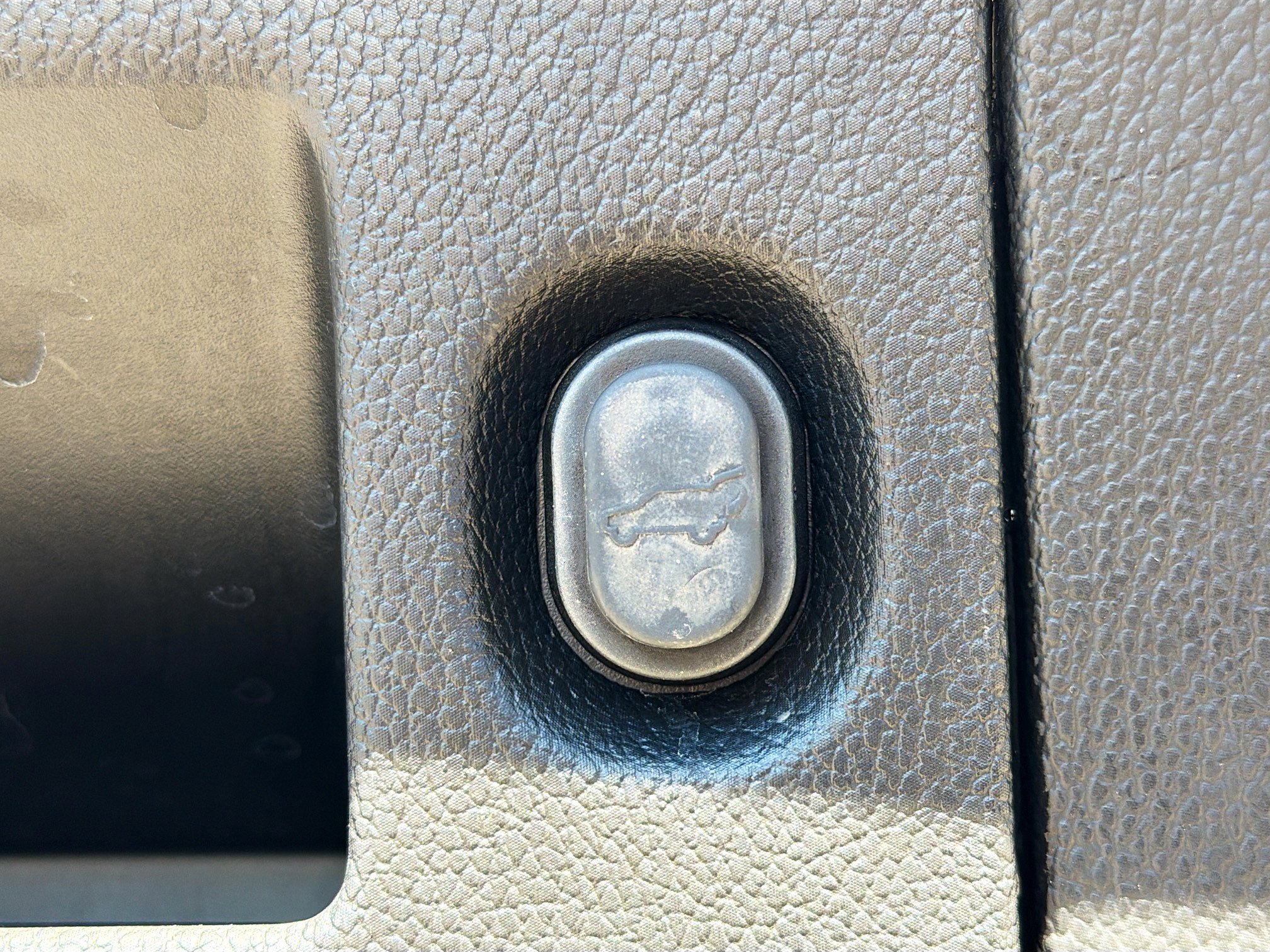 Used 2020 Cadillac Escalade Luxury image 13