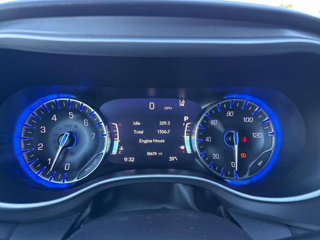 Used 2025 Chrysler Pacifica Select FWD image 12