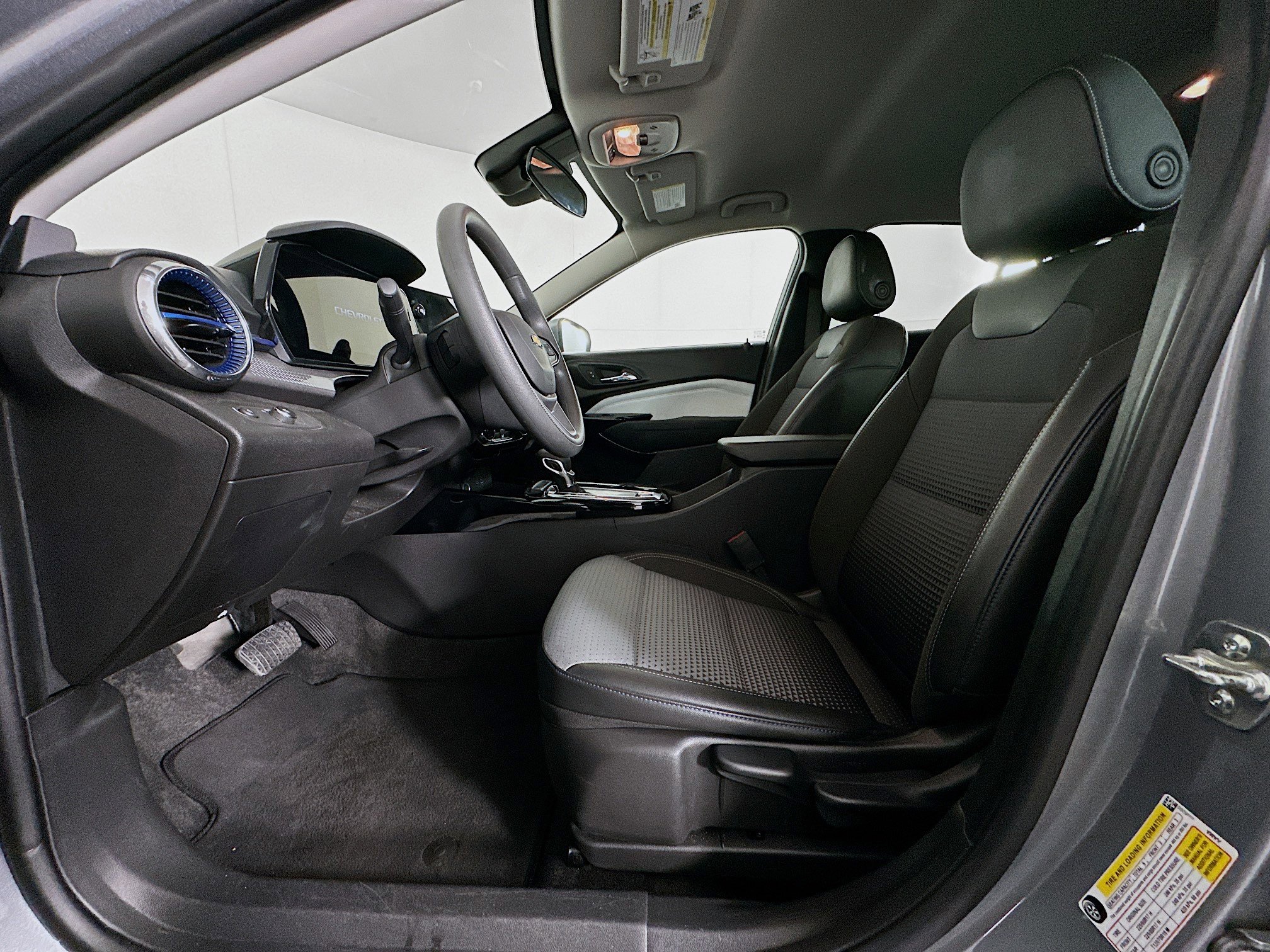 Used 2025 Chevrolet Trax LT image 13