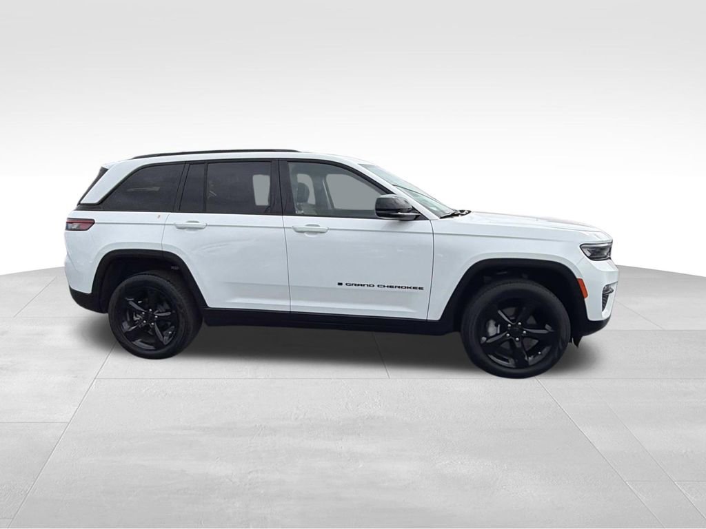 Used 2023 Jeep Grand Cherokee Limited w/ Black Appearance Package RWD video 2