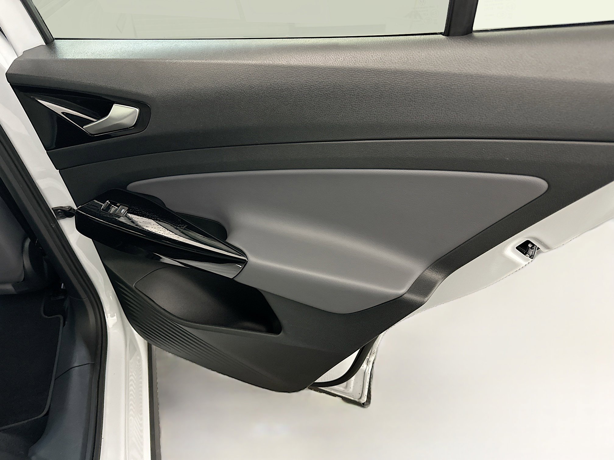 Used 2021 Volkswagen ID.4 Pro S w/ Gradient Package image 32