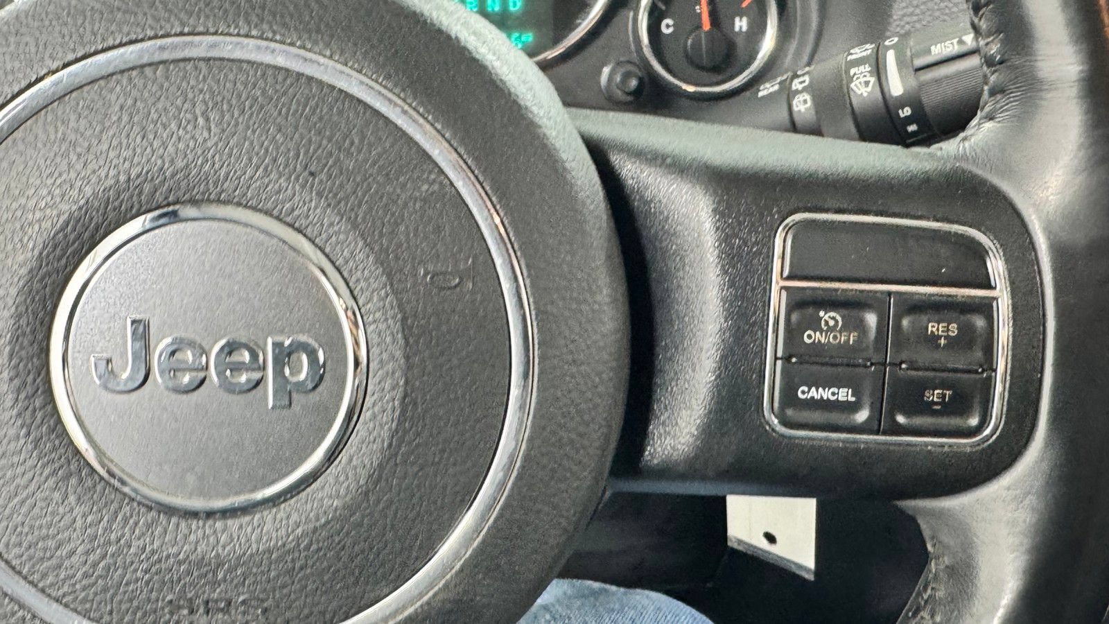 Used 2018 Jeep Wrangler Unlimited Sahara w/ Connectivity Group AWD/4WD image 19