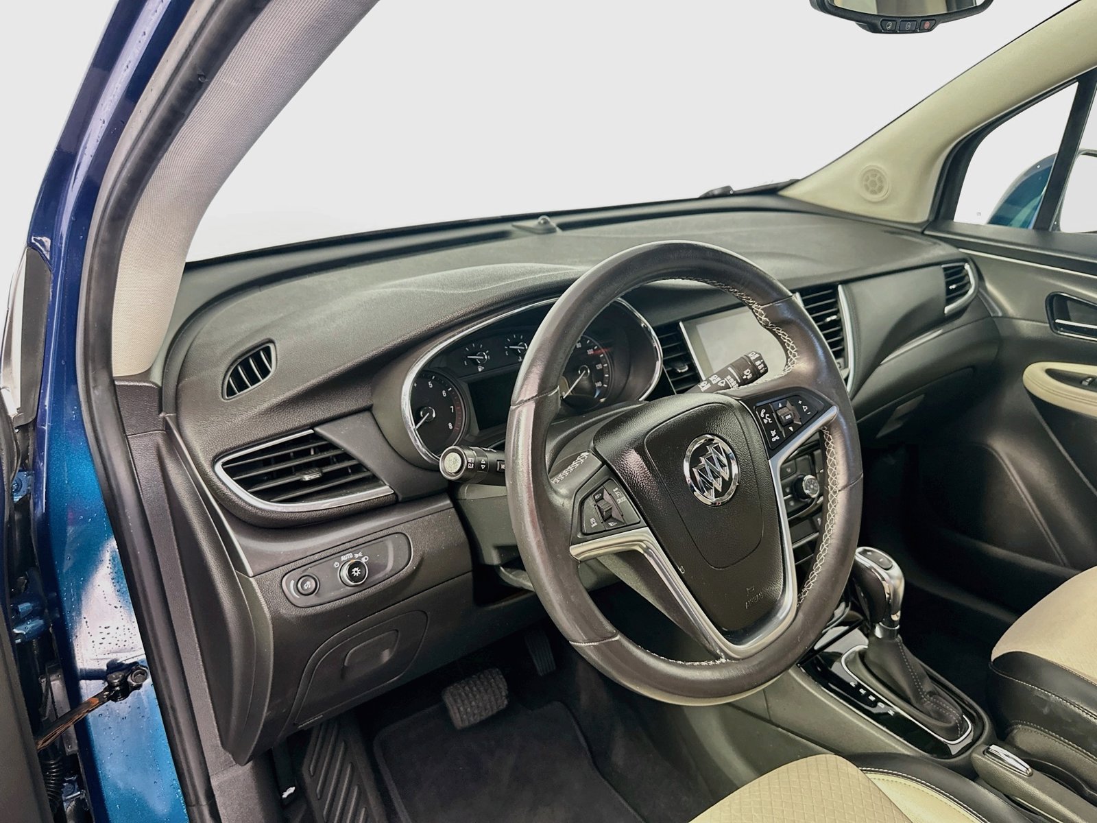 Used 2020 Buick Encore Preferred w/ Safety Package FWD image 9