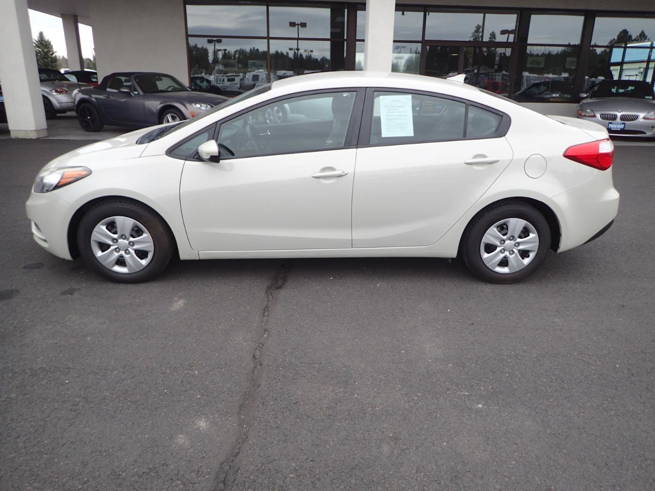 Used 2015 Kia Forte LX FWD image 2