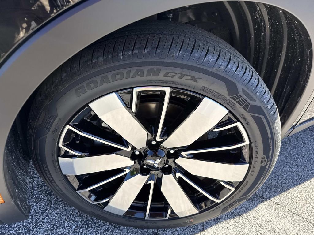 New 2026 Mitsubishi Outlander SE image 9