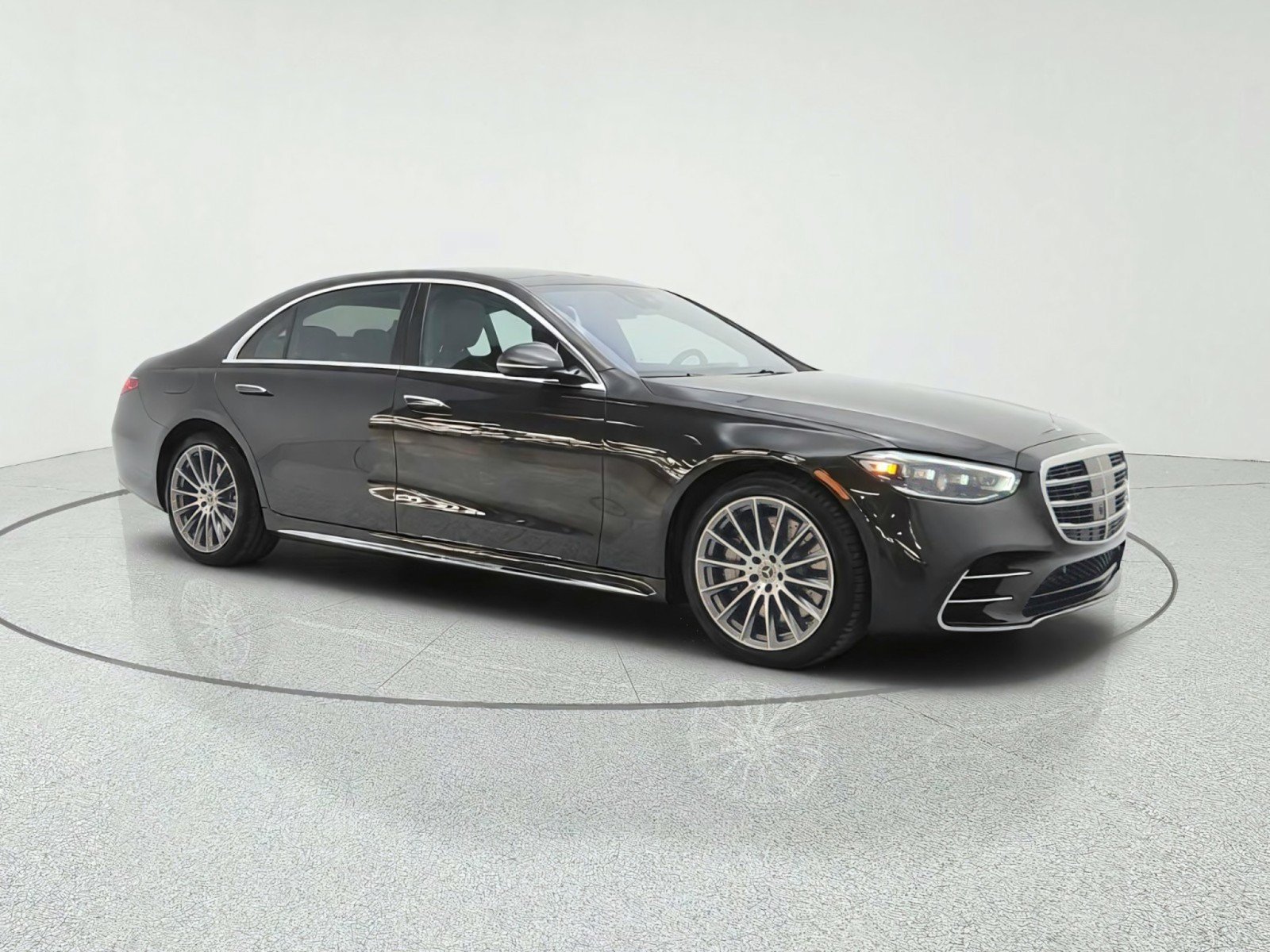 Certified 2025 Mercedes-Benz S 580 4MATIC Sedan image 3