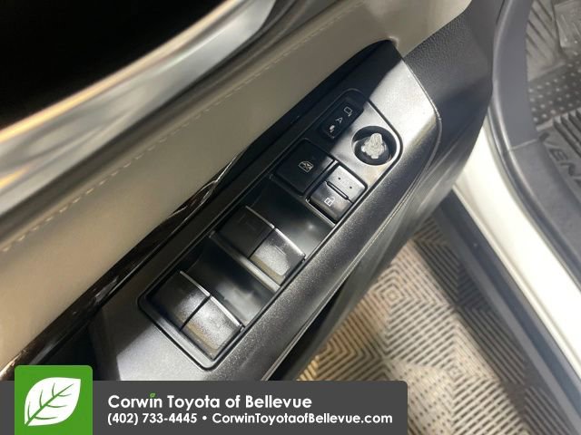 Certified 2023 Toyota Venza LE image 11