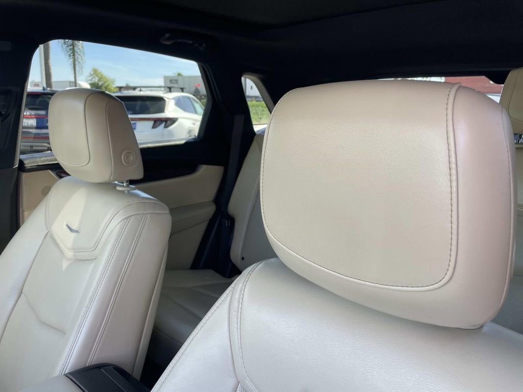 Used 2018 Cadillac XT5 Luxury w/ Driver Awareness Package image 21