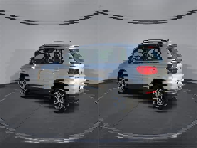 Used 2017 Volkswagen Tiguan S image 6