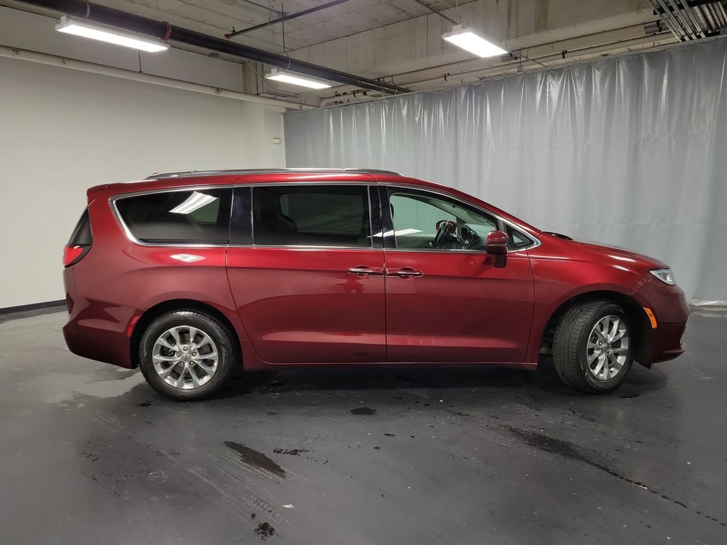 Used 2021 Chrysler Pacifica Touring-L AWD/4WD image 9