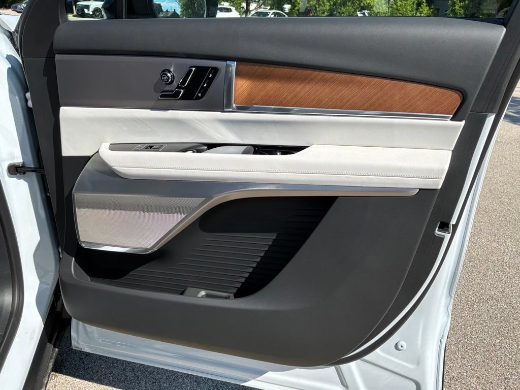 New 2026 Cadillac Vistiq Premium Luxury w/ LPO, Floor Liner Package AWD/4WD image 31