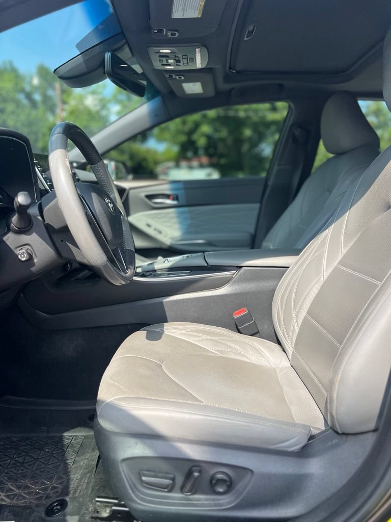 Used 2020 Toyota Avalon Limited FWD image 19