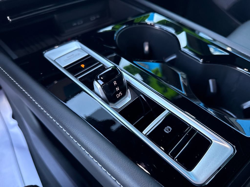 Used 2025 Volkswagen Atlas Cross Sport SE image 26