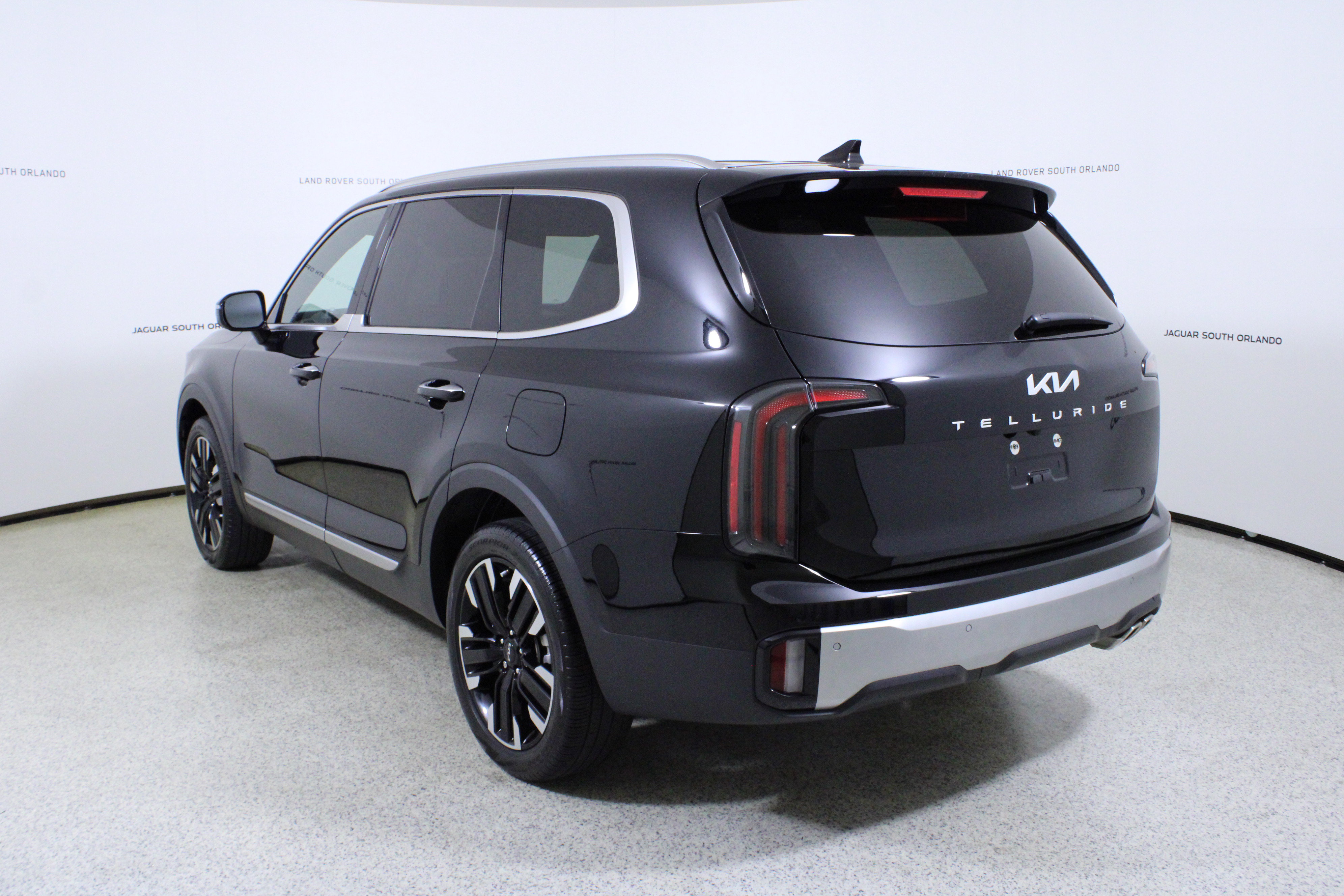 Used 2024 Kia Telluride SX FWD image 5