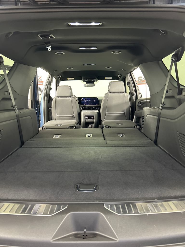 Used 2025 Chevrolet Suburban Premier AWD/4WD image 23