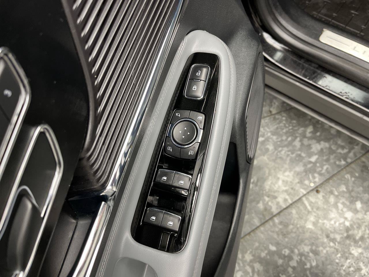Used 2022 Lincoln Corsair AWD w/ Premium Package image 10
