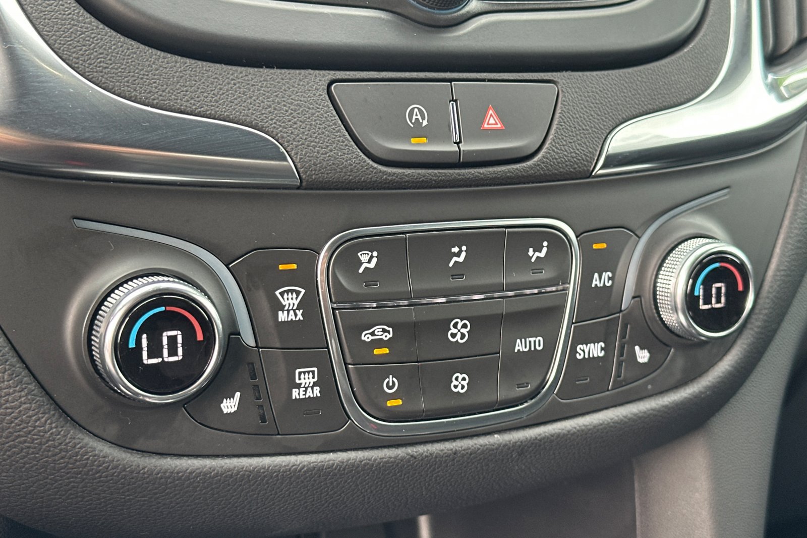 Used 2024 Chevrolet Equinox LT FWD image 21