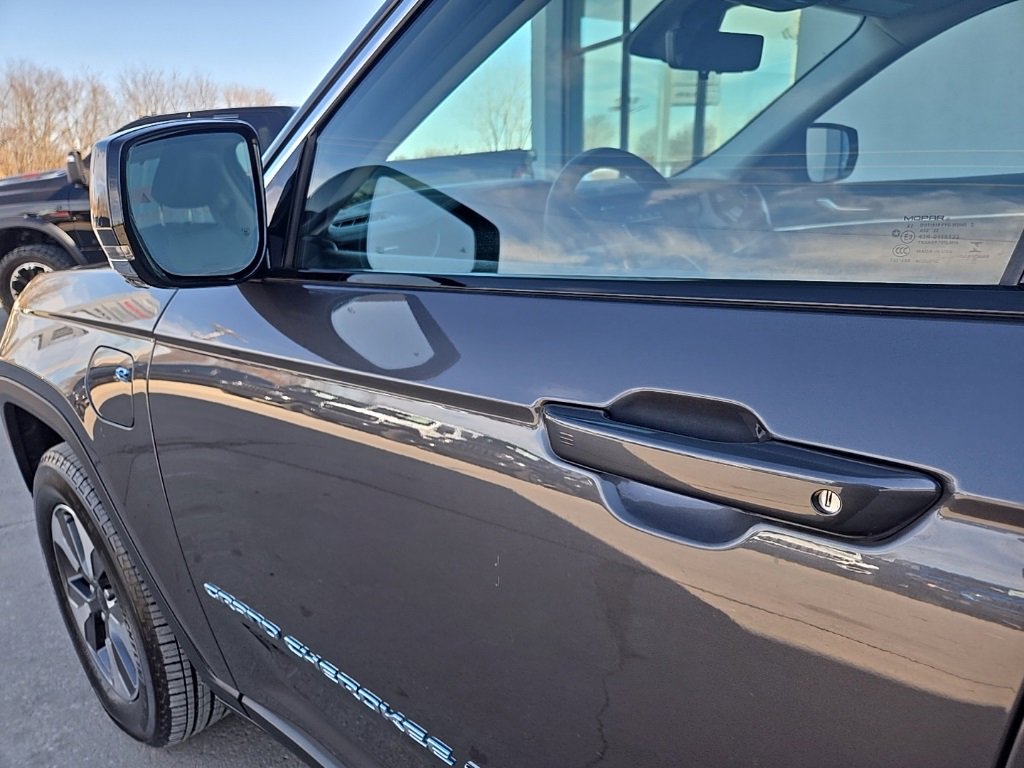 Used 2022 Jeep Grand Cherokee Limited 4xe w/ Luxury Tech Group II image 29