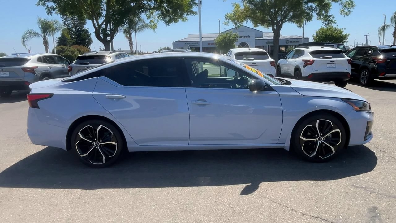 Used 2023 Nissan Altima 2.5 SR w/ SR Premium Package FWD image 8