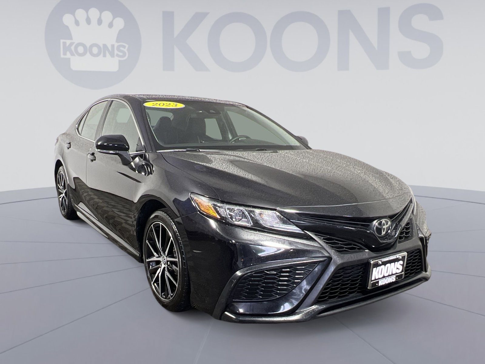 Used 2023 Toyota Camry SE FWD image 2