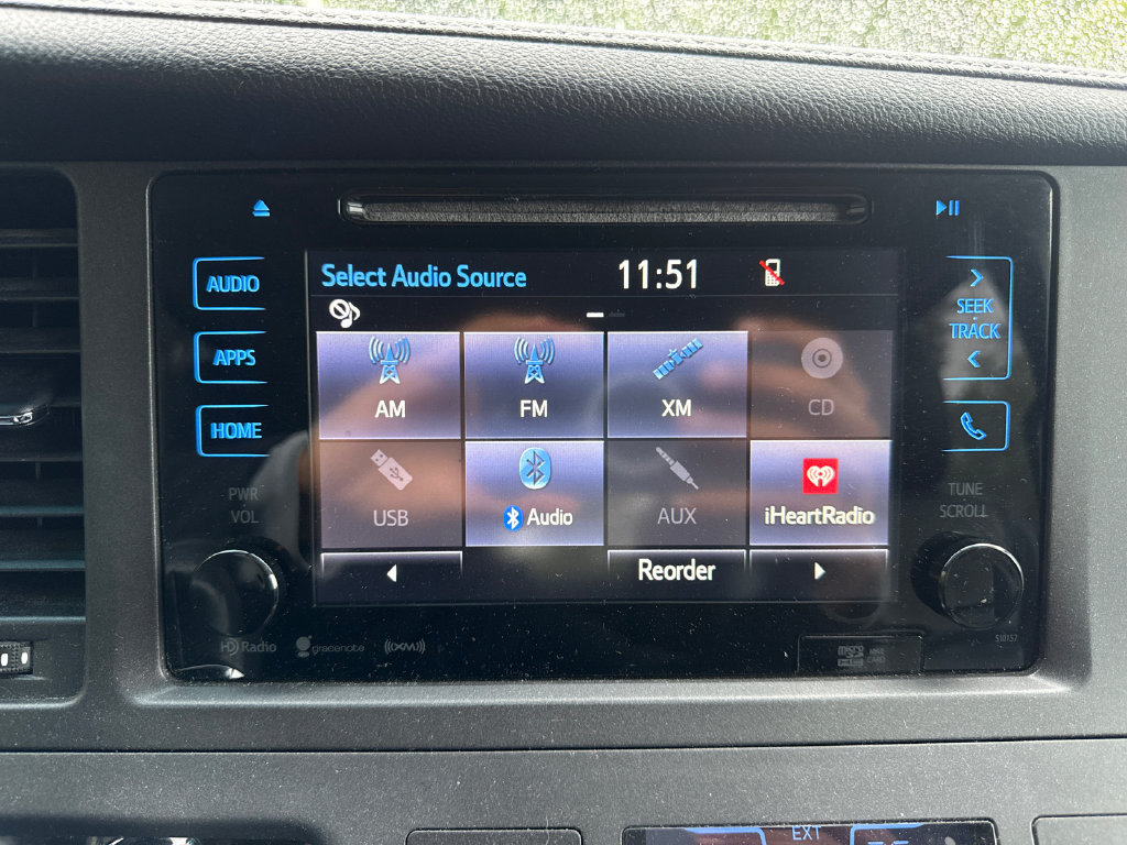 Used 2017 Toyota Sienna SE w/ SE Preferred Package FWD image 25