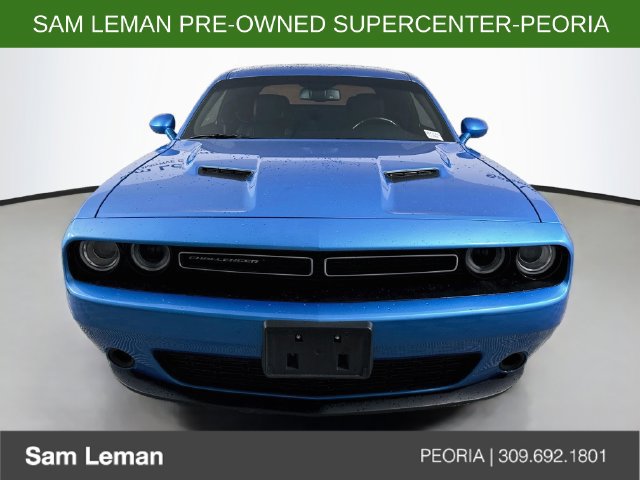 Used 2023 Dodge Challenger SXT RWD image 2