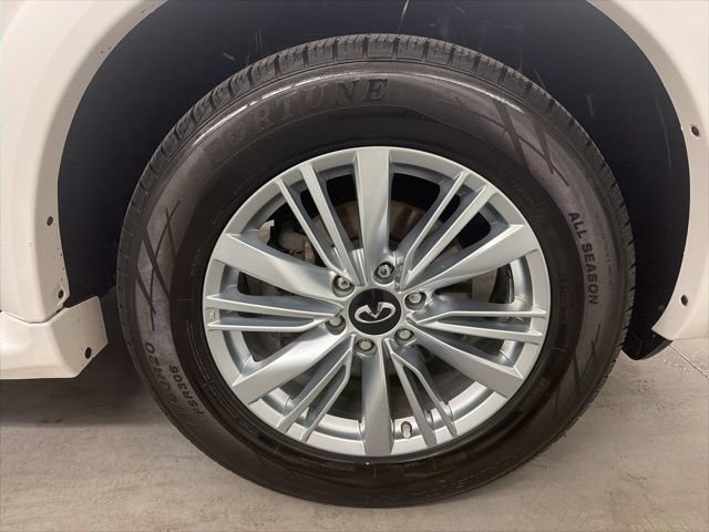 Used 2019 INFINITI QX80 Luxe w/ All-Season Package image 12