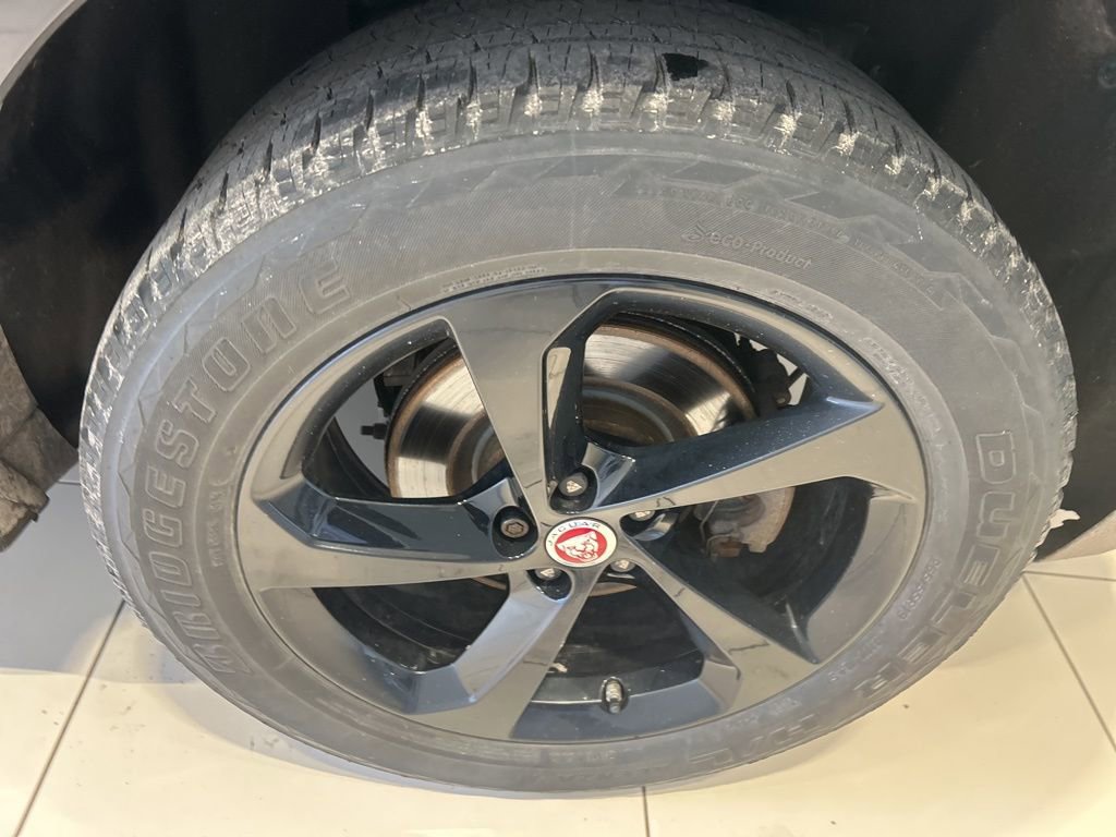 Used 2020 Jaguar F-PACE Premium image 21