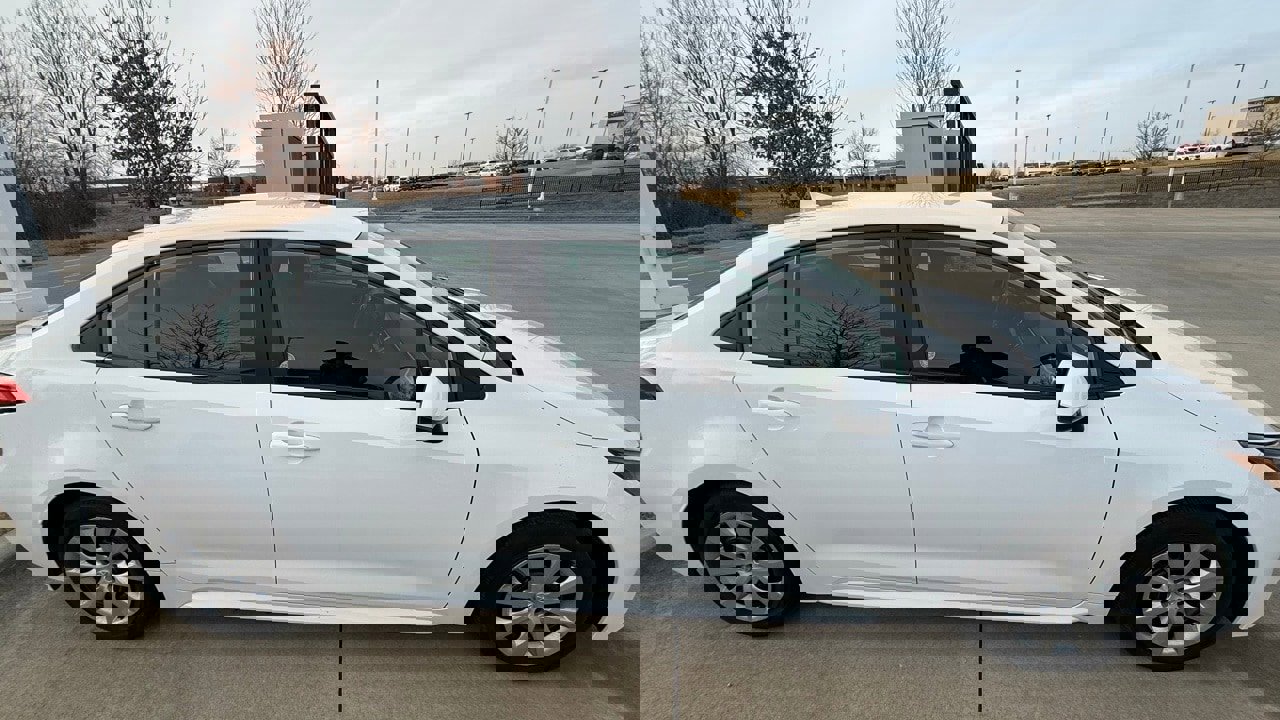 Used 2025 Toyota Corolla LE image 7