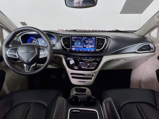 Used 2024 Chrysler Pacifica Touring-L FWD image 24