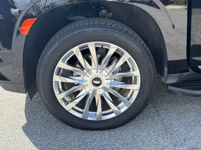 Used 2022 Cadillac Escalade Premium Luxury AWD/4WD image 9