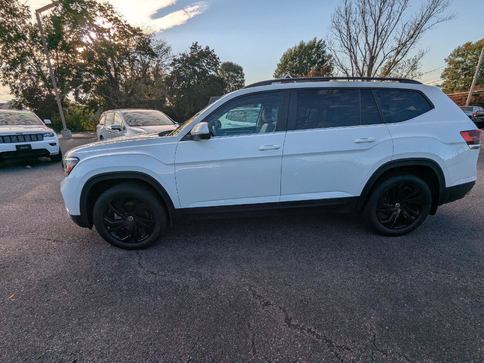 Used 2023 Volkswagen Atlas SE AWD/4WD image 4