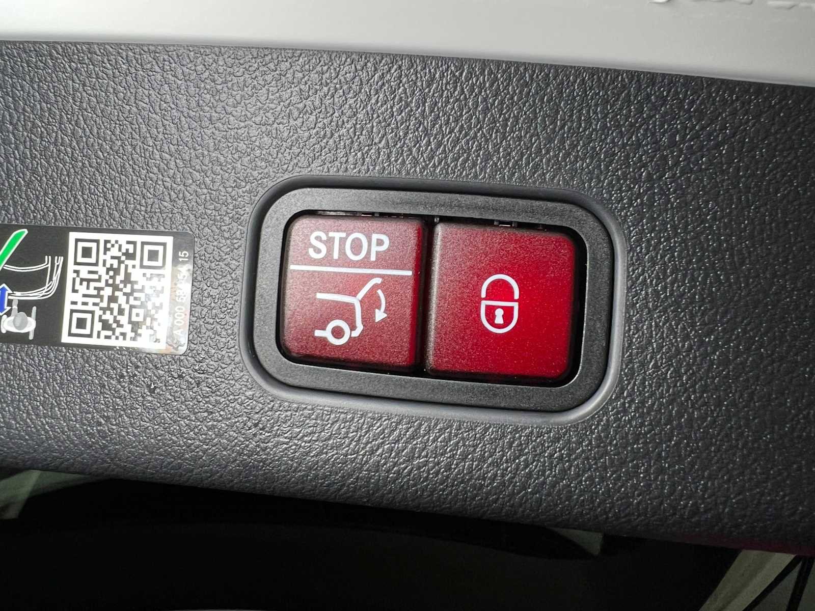 New 2025 Mercedes-Benz GLC 300 4MATIC image 16