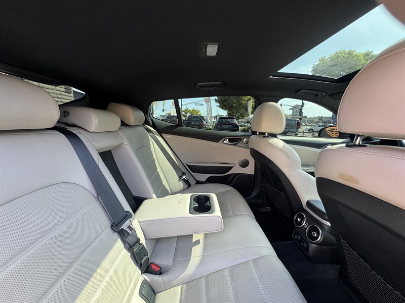 Used 2018 Kia Stinger GT2 AWD/4WD image 37