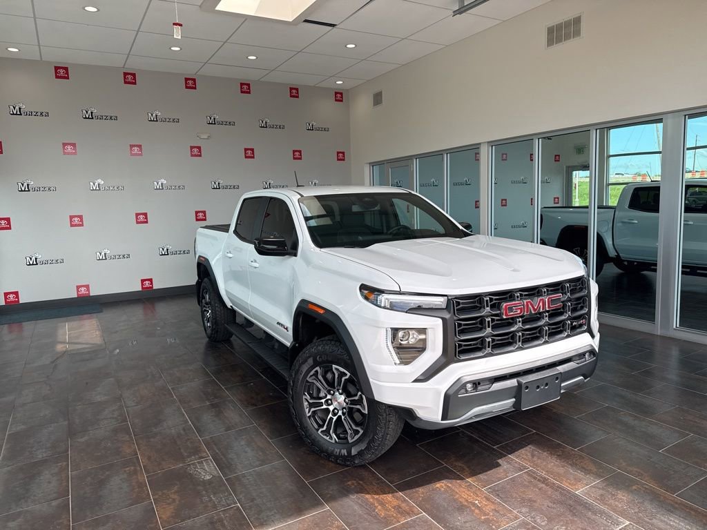 Used 2025 GMC Canyon AT4 image 2