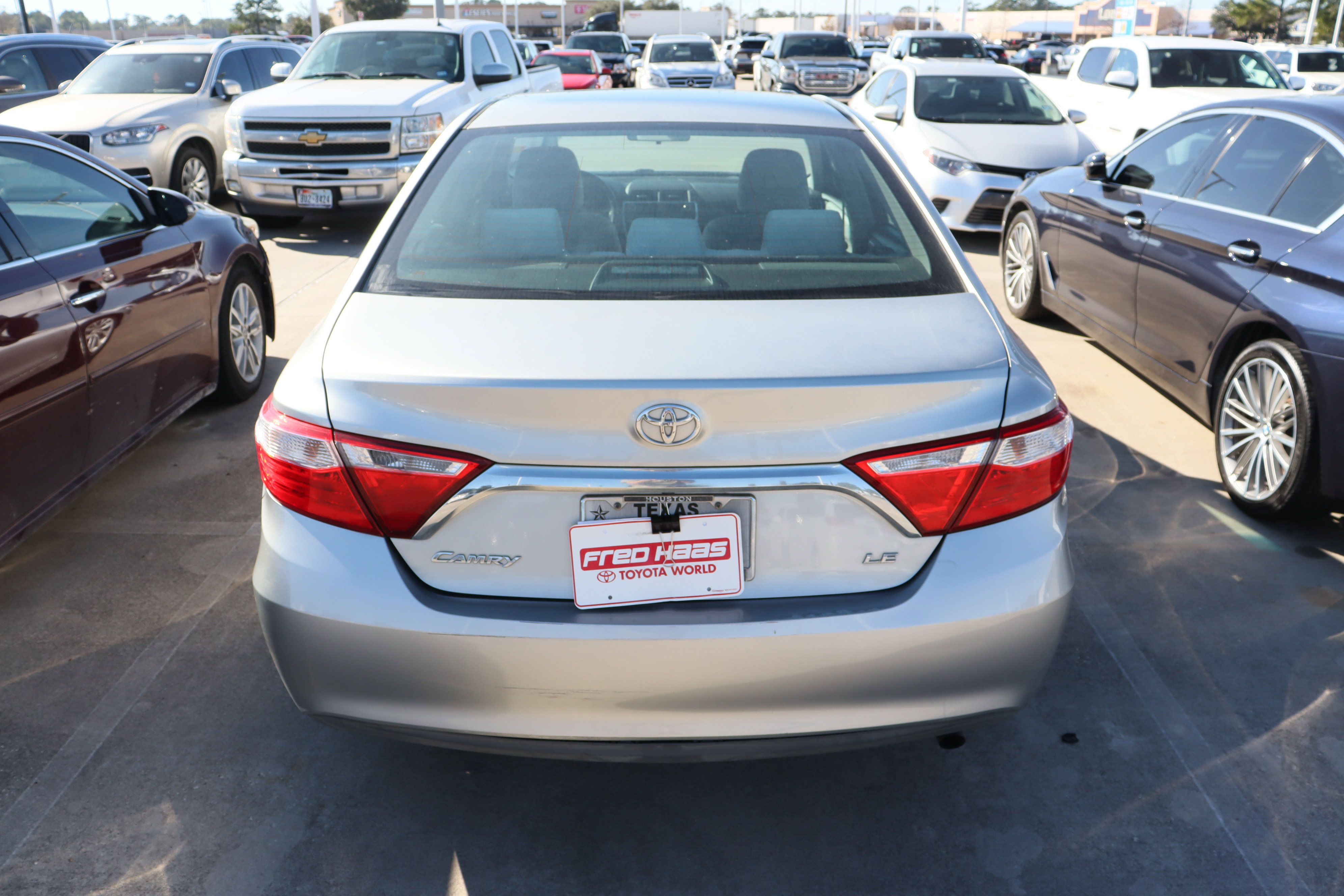 Used 2015 Toyota Camry LE image 9